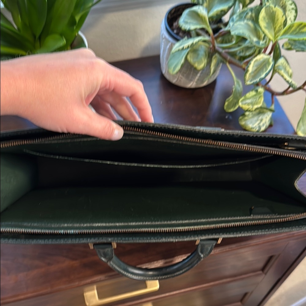 Louis Vuitton Green Leather Briefcase with Structured Design - Picture 10 of 15